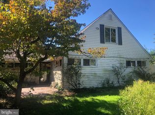 23 Spindletree Rd, Levittown, PA 19056