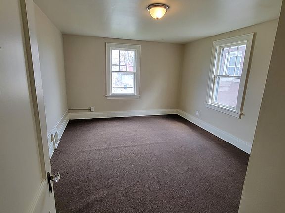 5th image of 1834 Willow Ave
