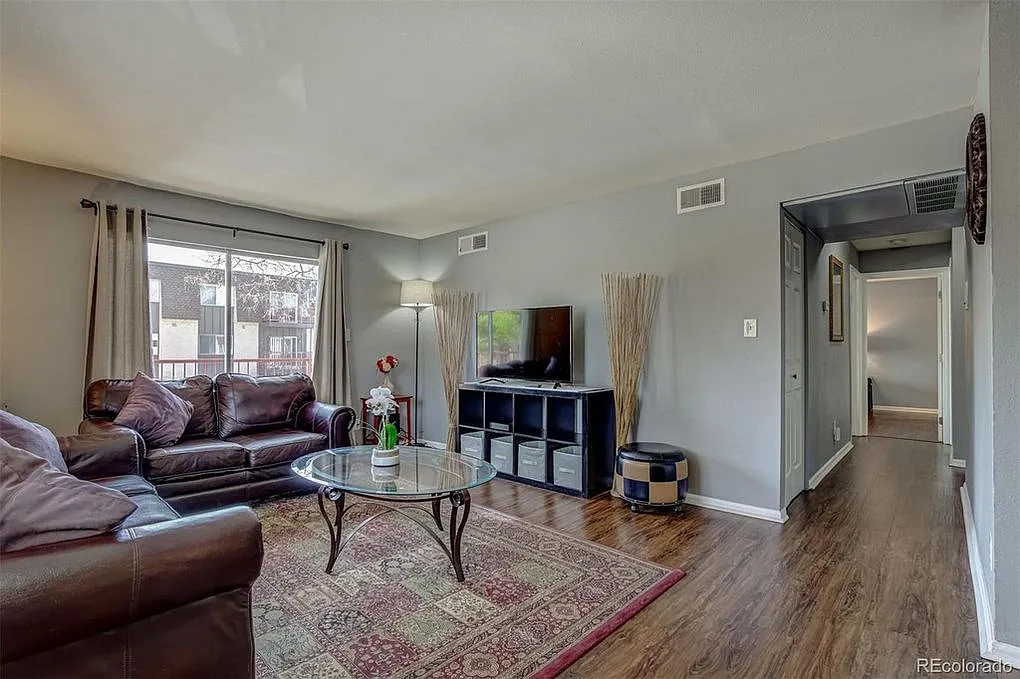 2 bed, 1.5 bath, 964 sqft, $1,500 — Photo 4