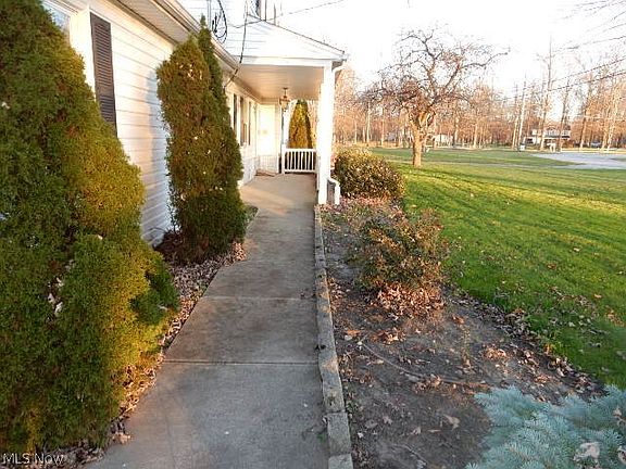 3rd image of 765 Fairway Dr