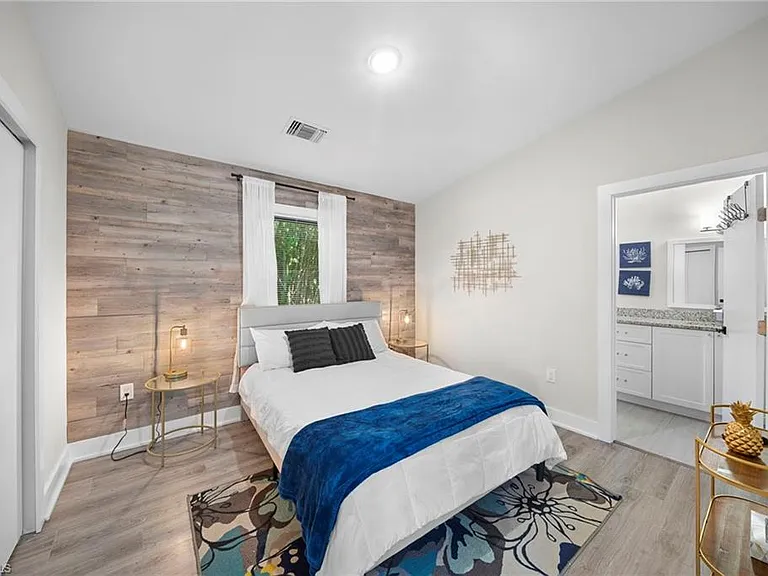 3260 Woodside Ave — Photo 12