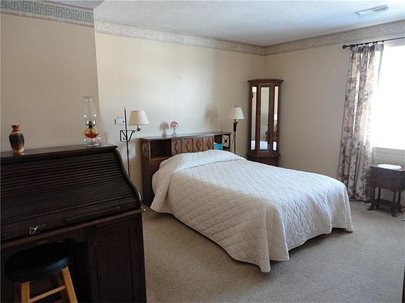 5th image of 710 Redmont Pl