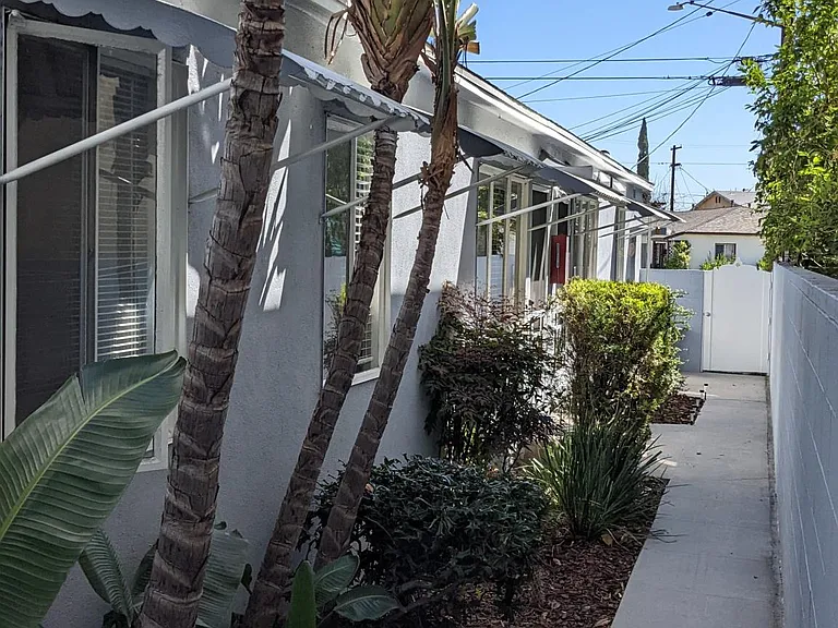 1320 N Hollywood Way #B — Photo 16