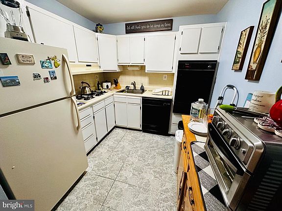2nd image of 230 E Evesham Rd APT C-15