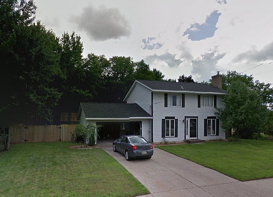 1st image of 2812 Manitou Dr NE