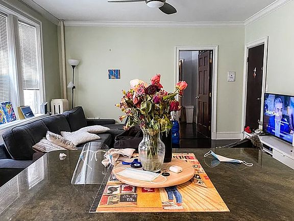 3rd image of 5 Braemore Rd APT 8