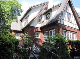 53 Crest Rd, Ridgewood, NJ 07450