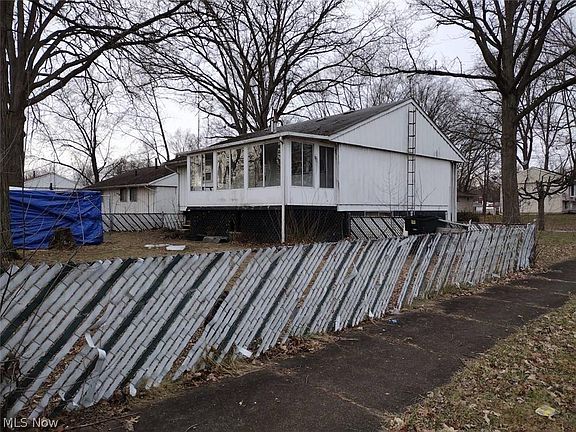 3rd image of 3107 Clearwater St NW