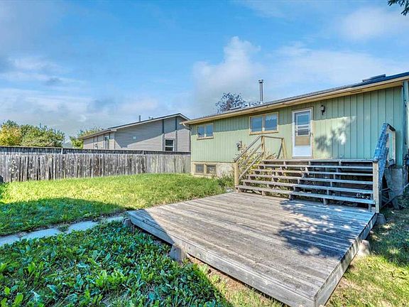 3rd image of 3755 N Whitehorn Dr NE