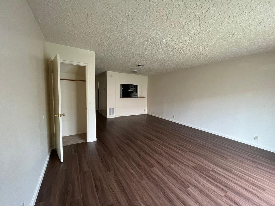 1st image of 1506 Phoenix Dr #14