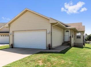 814 Green Breeze Cir, Altoona, IA 50009