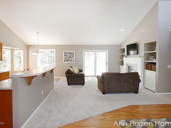 4th image of 6692 Knollview Dr