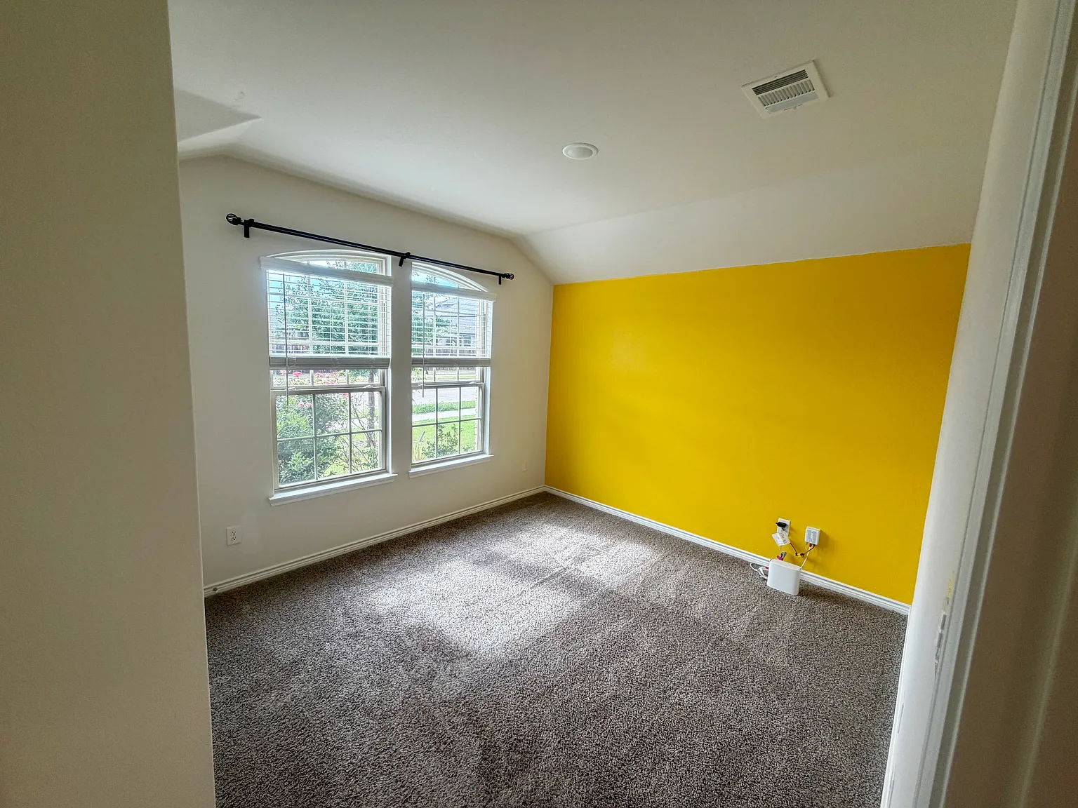 4 bed, 2100 sqft, $2,500 — Photo 3