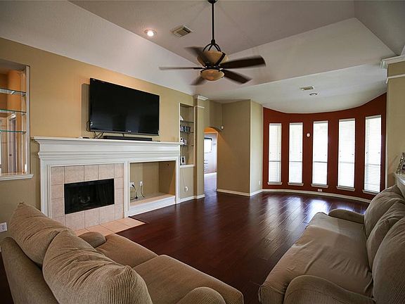2nd image of 3043 Summercrest Drive