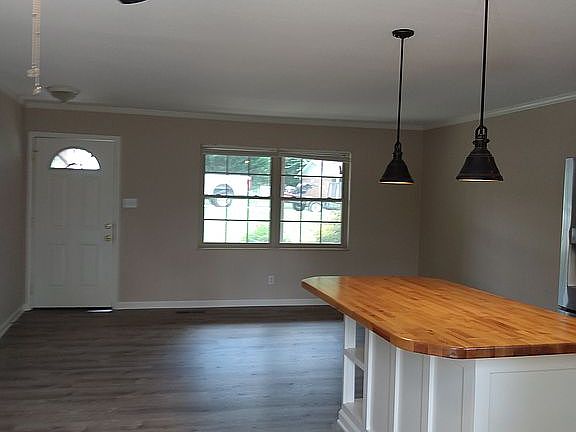 5th image of 1224 Park Hill Cir #A