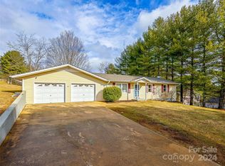 24 Lionel Pl, Asheville, NC 28806