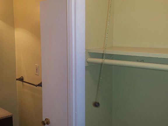 Bathroom with Walkin Closet