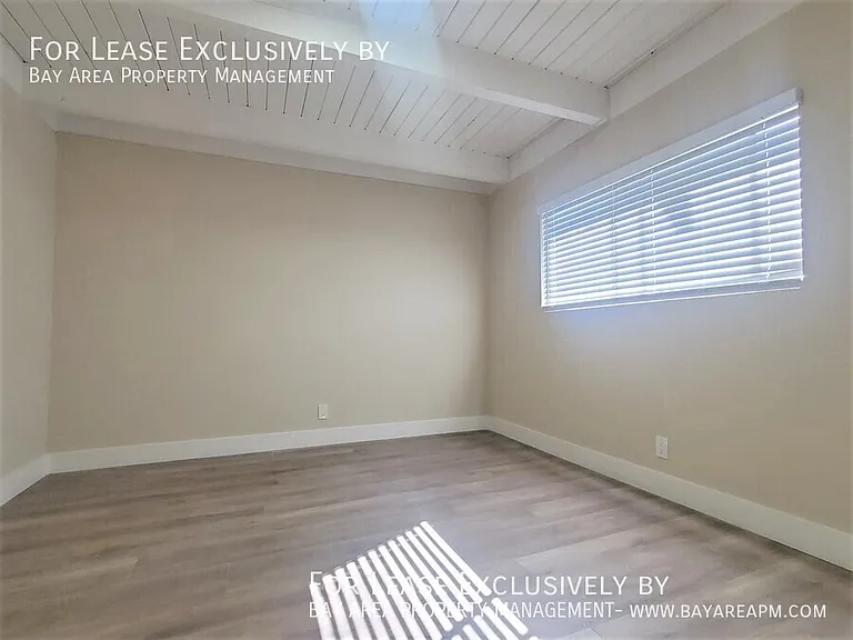 1835 Villa St #6 — Photo 9
