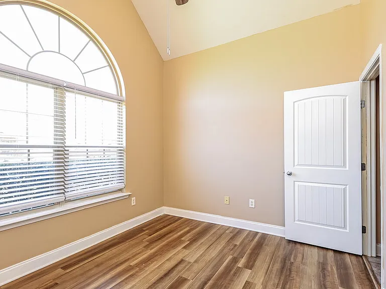 2045 Highview Way — Photo 18