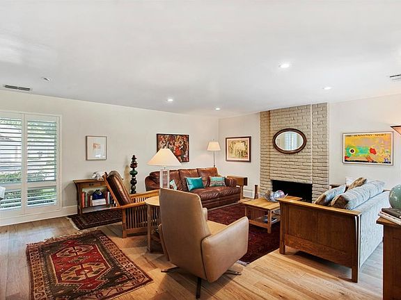 3rd image of 711 Elmhurst Cir