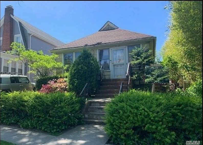33 30 156th St Flushing Ny 11354 Zillow