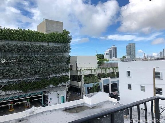 5th image of 720 Collins Ave APT 509