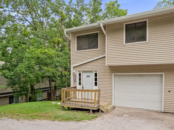 3207 Schuetzen Ln, Davenport, IA 52804