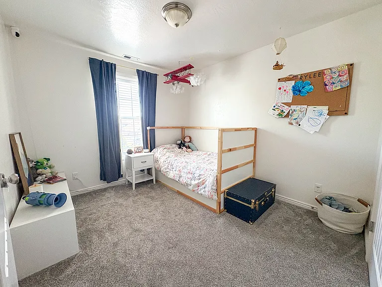 98 N 1650 E — Photo 19