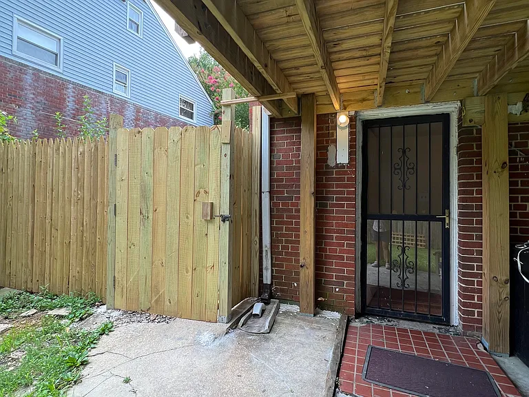 4910 Glassmanor Dr #BASEMENT — Photo 9