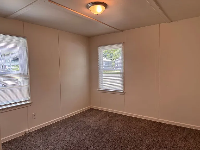 1520 Sloan St — Photo 4