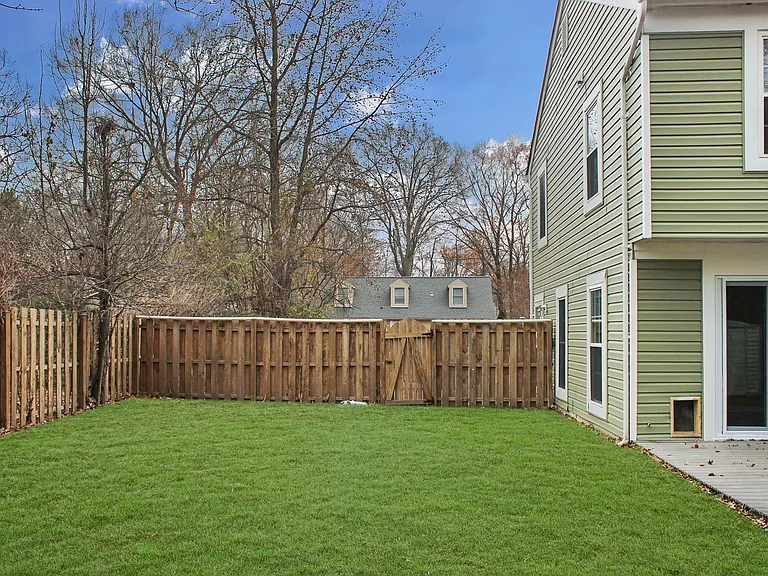 104 Jennifer Dr — Photo 32