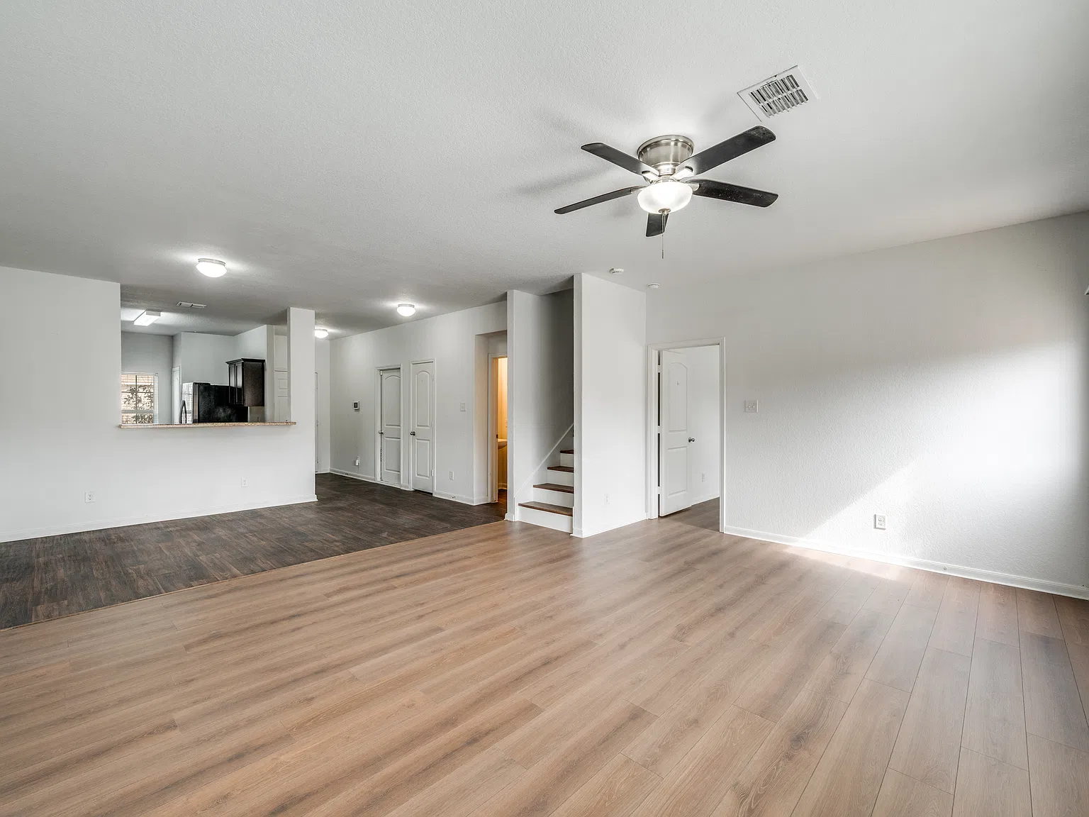 5 bed, 2573 sqft, $1,900 — Photo 3