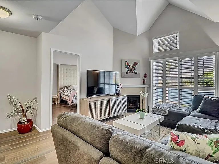 1200 Gaviota Ave #305 — Photo 8