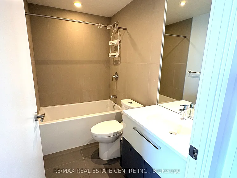 15 Grenville St #4710 — Photo 11