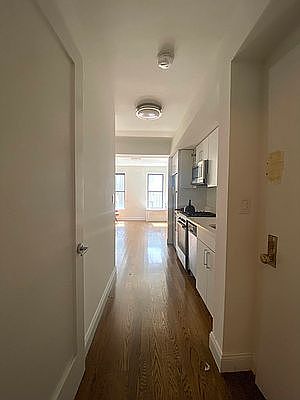 4th image of 214 E 89th St #10