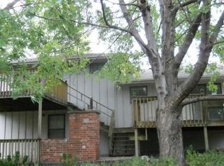 412 SE Lana St, Lees Summit, MO 64063