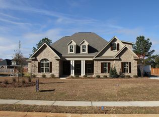 217 Avondale Cir, Warner Robins, GA 31088