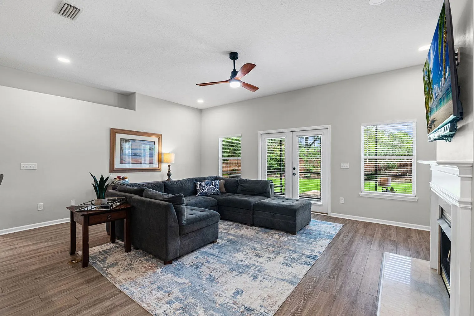 3 bed, 2.0 bath, 1496 sqft, $4,158 — Photo 3