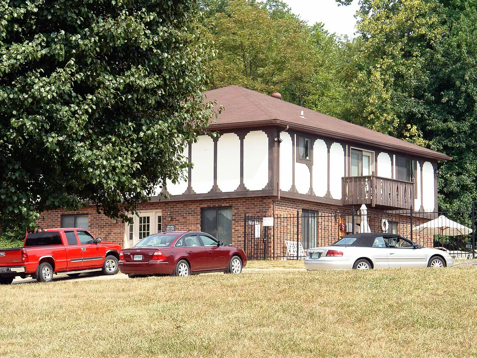 Lakewood Flats and Townhomes — Photo 2