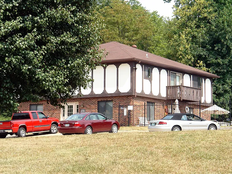 Lakewood Flats and Townhomes — Photo 1