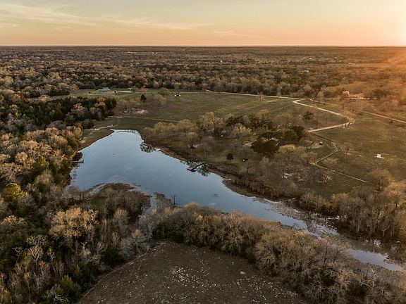 4th image of 23032 Oak Rd