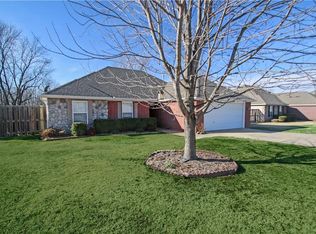 1053 Charles St, Pea Ridge, AR 72751