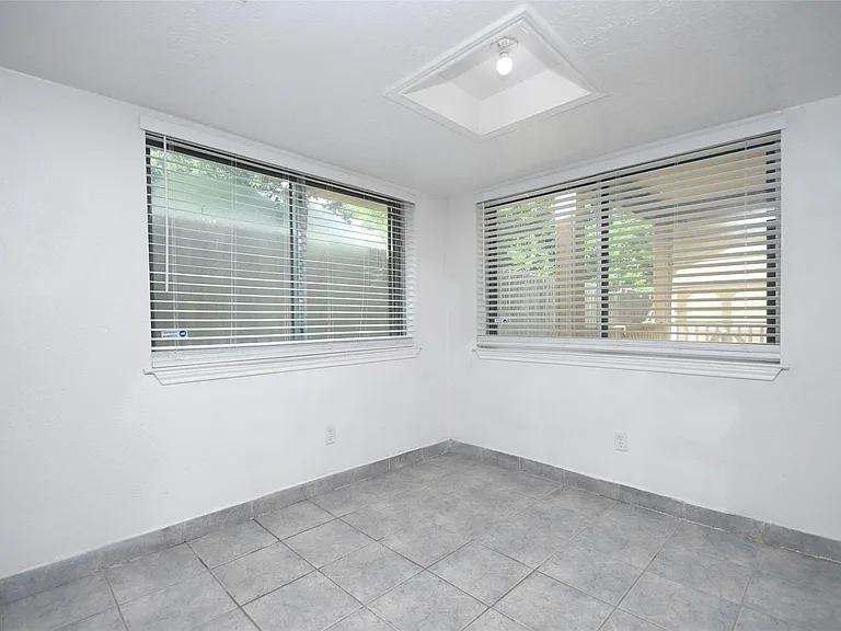 510 Chambly Dr — Photo 31