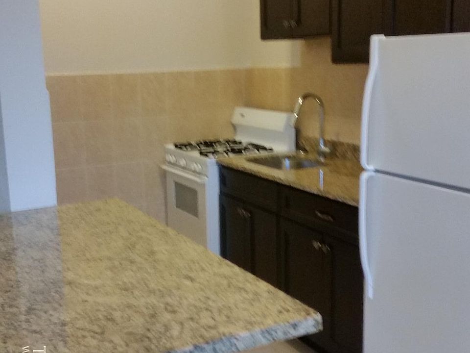 2nd image of 2712 N Milwaukee Ave APT 317