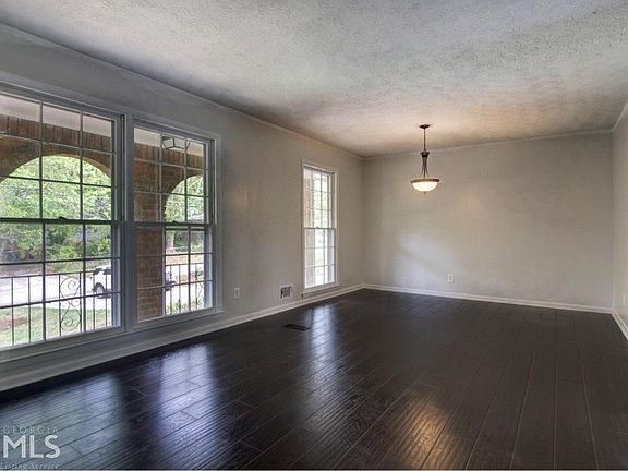 3rd image of 1051 Duke Dr SE