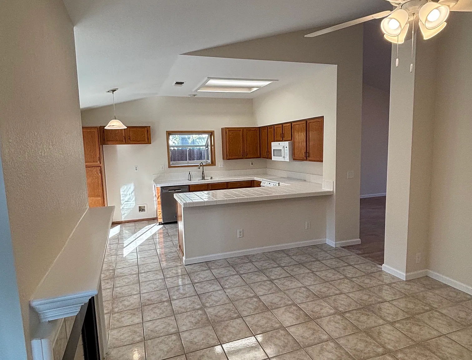 3 bed, 1460 sqft, $2,950 — Photo 4