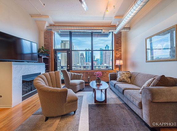 4th image of 1601 S Michigan Ave APT 502/3