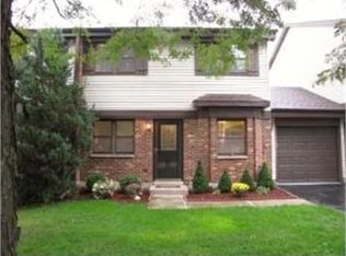 7S411 Creek Dr, Naperville, IL 60540