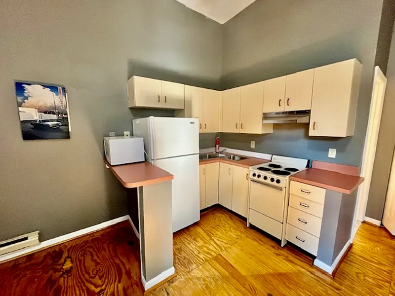 Studio, 1.0 bath, 350 sqft, $695 — Photo 3