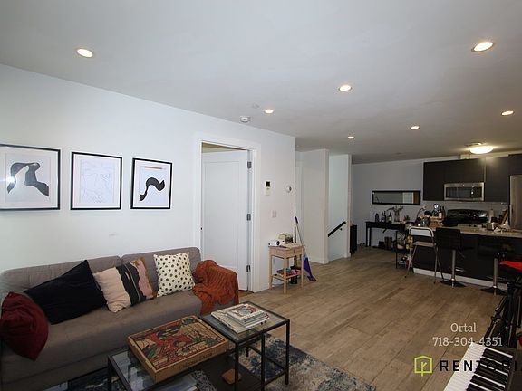 5th image of 103 Varet St #1G